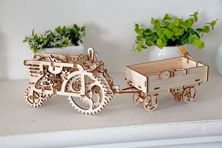 Model Trailer Ugears 7.jpg