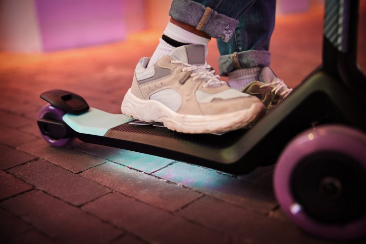 24.77.08.00_8715839090604_BERG Nexo Foldable Lights LED-deck Lime_Mood Image_13.jpg