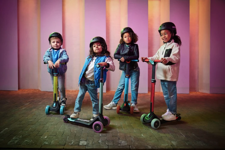 24.77.08.00_8715839090604_BERG Nexo Foldable Lights LED-deck Lime_Mood Image_28.jpg