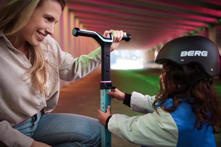 24.77.11.00_8715839090635_BERG Nexo Foldable Lights LED-deck Mint_Mood Image_29.jpg