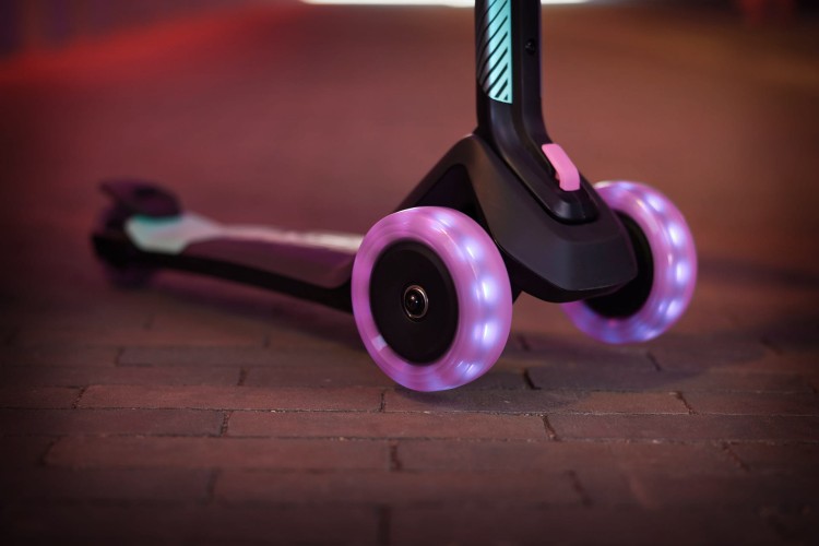 24.77.11.00_8715839090635_BERG Nexo Foldable Lights LED-deck Mint_Mood Image_21.jpg