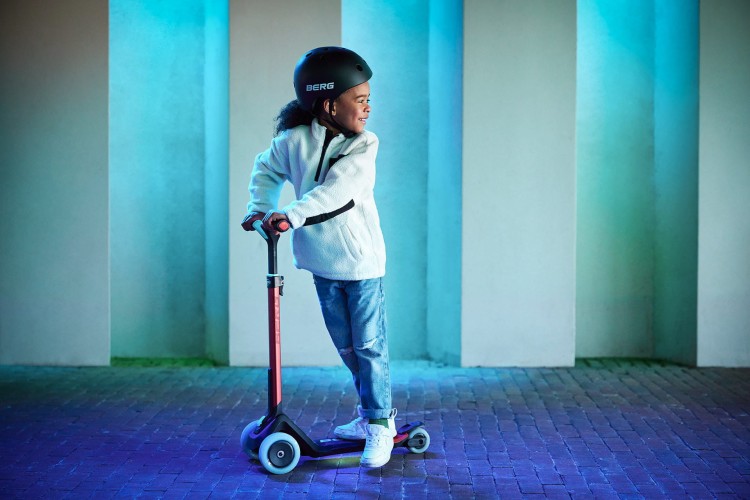 24.77.06.00_8715839090581_BERG Nexo Foldable Lights Red_Mood Image_8.jpg