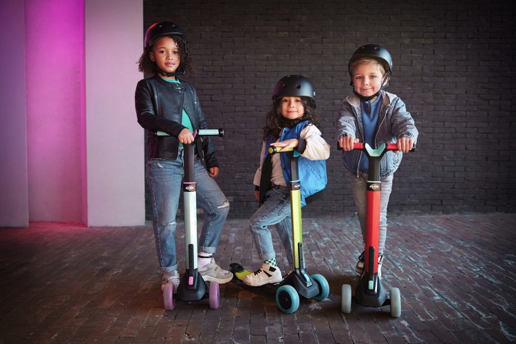 24.77.06.00_8715839090581_BERG Nexo Foldable Lights Red_Mood Image_5.jpg