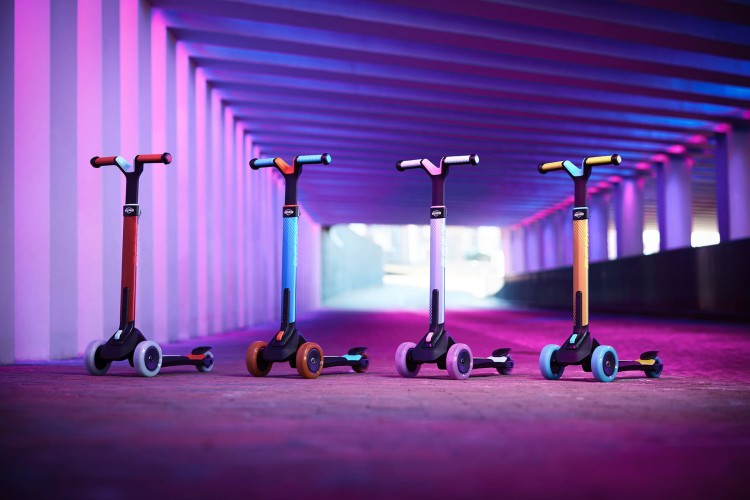 24.77.06.00_8715839090581_BERG Nexo Foldable Lights Red_Mood Image_22.jpg