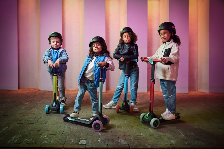 24.77.06.00_8715839090581_BERG Nexo Foldable Lights Red_Mood Image_28.jpg