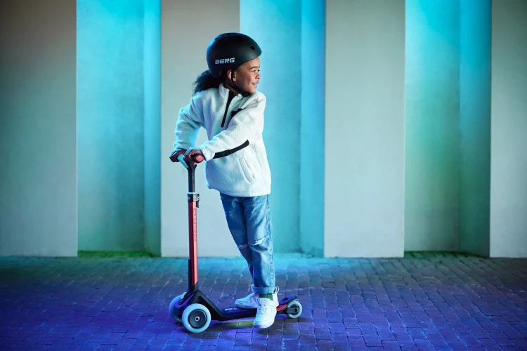 24.77.06.00_8715839090581_BERG Nexo Foldable Lights Red_Mood Image_8.jpg