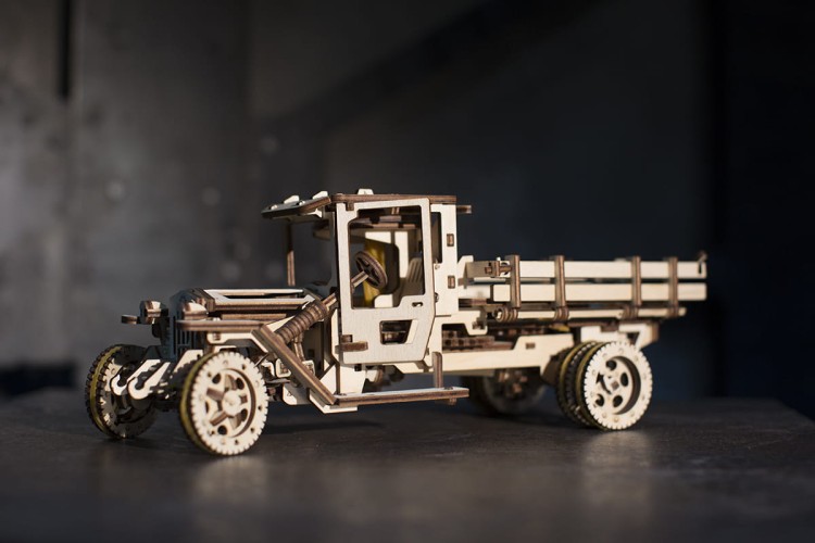 Model Truck UGM 11 3.jpg