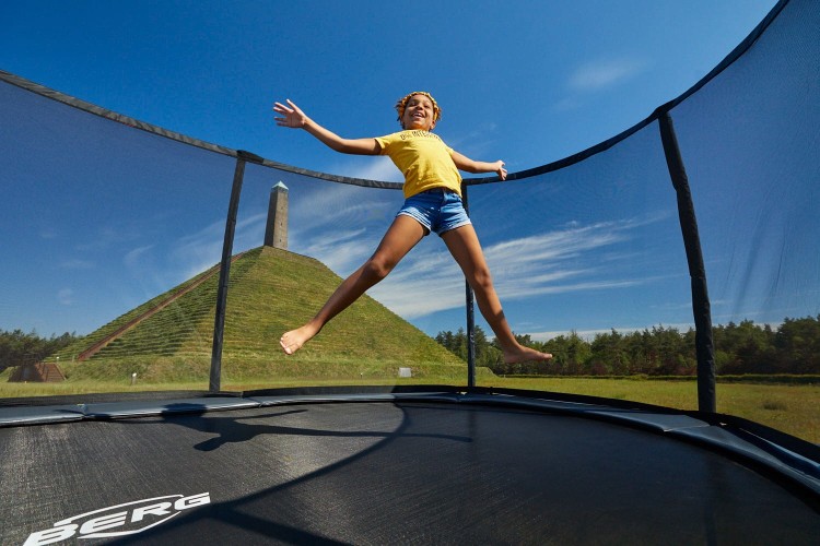 30.35.75.33_8715839101195_BERG Grand Champion Regular 520 Grey + Safety Net Deluxe_Mood Image_54.jpg