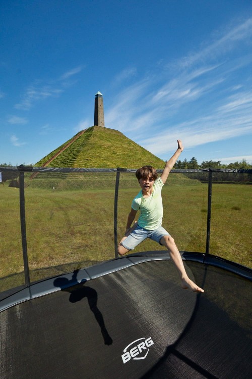 30.35.75.33_8715839101195_BERG Grand Champion Regular 520 Grey + Safety Net Deluxe_Mood Image_60.jpg