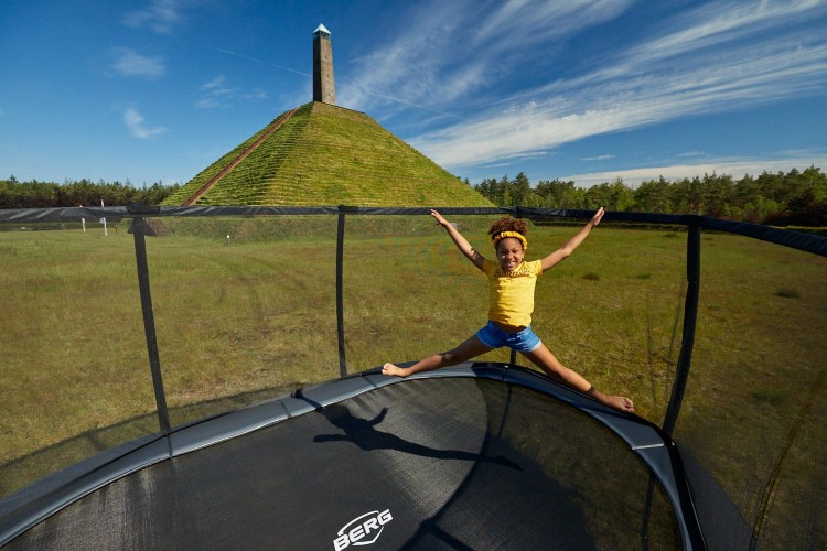 30.35.75.33_8715839101195_BERG Grand Champion Regular 520 Grey + Safety Net Deluxe_Mood Image_70.jpg