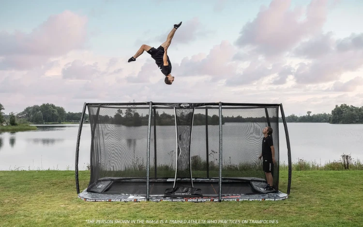BERG SPORTS Ultim Pro Bouncer FlatGround 5x5 + Safety Net XL
