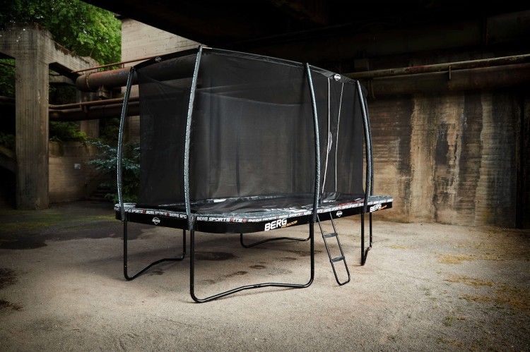 32.55.95.30_8715839086294_BERG SPORTS Ultim Pro Bouncer Regular 500 + Safety Net XL_Mood Image_40.jpg