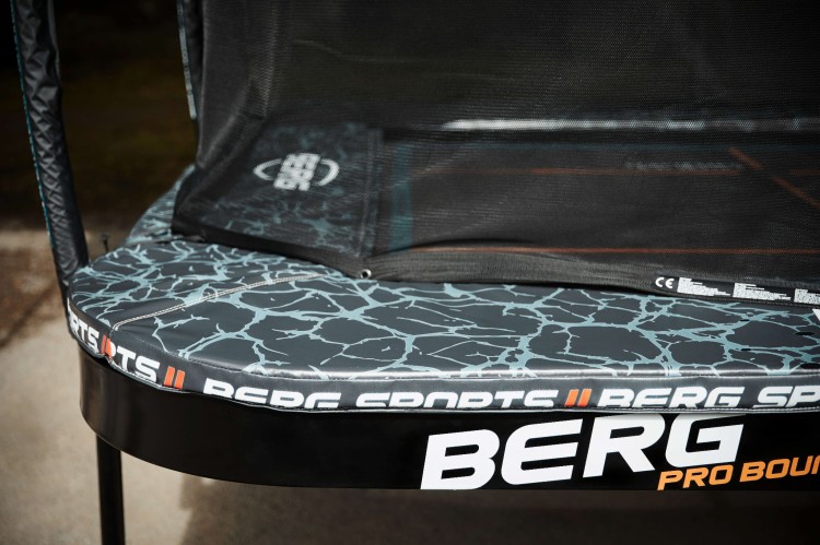 32.55.95.30_8715839086294_BERG SPORTS Ultim Pro Bouncer Regular 500 + Safety Net XL_Mood Image_38.jpg
