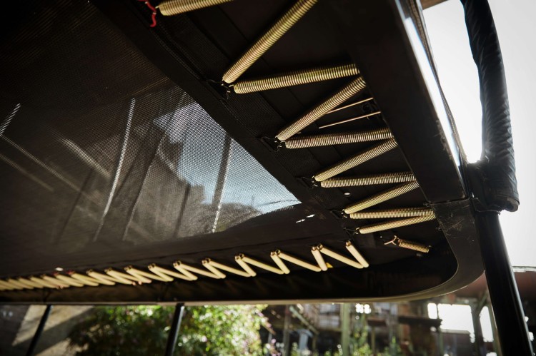 32.55.95.30_8715839086294_BERG SPORTS Ultim Pro Bouncer Regular 500 + Safety Net XL_Mood Image_32.jpg