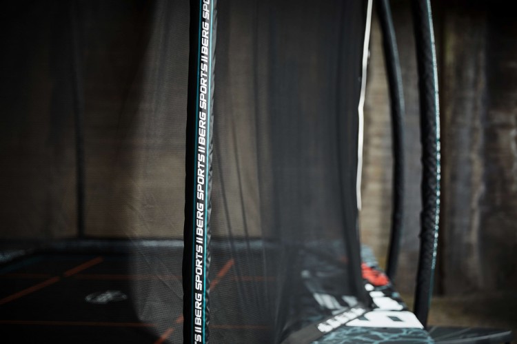32.55.95.30_8715839086294_BERG SPORTS Ultim Pro Bouncer Regular 500 + Safety Net XL_Mood Image_31.jpg