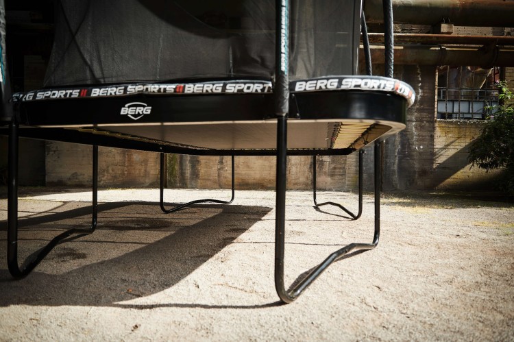 32.55.95.30_8715839086294_BERG SPORTS Ultim Pro Bouncer Regular 500 + Safety Net XL_Mood Image_30.jpg