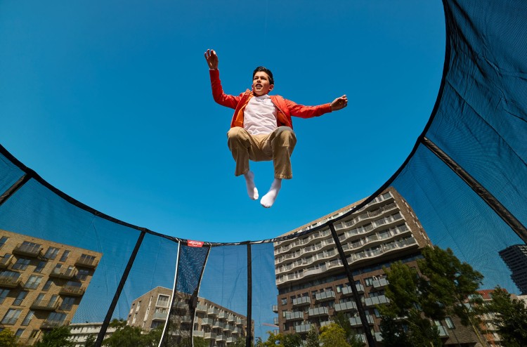 32.35.95.30_8715839084887_BERG Ultim Champion Regular 500 Grey + Safety Net DLX XL_Mood Image_1.jpg