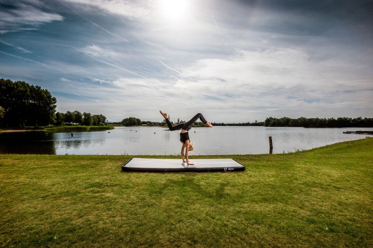 36.01.14.01_8715839103489_BERG AirTrack Home 300_Mood Image_2.jpg