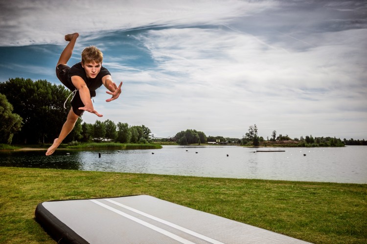 36.01.14.01_8715839103489_BERG AirTrack Home 300_Mood Image_7.jpg