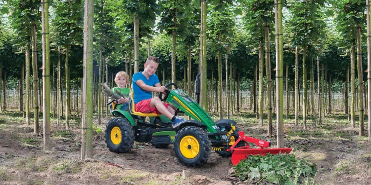 07.11.00.00_8715839051025_BERG XL John Deere BFR_Mood Image_1.jpg