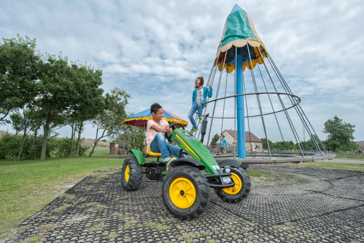 07.11.00.00_8715839051025_BERG XL John Deere BFR_Mood Image_3.jpg