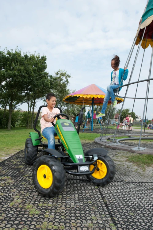 07.11.00.00_8715839051025_BERG XL John Deere BFR_Mood Image_2.jpg