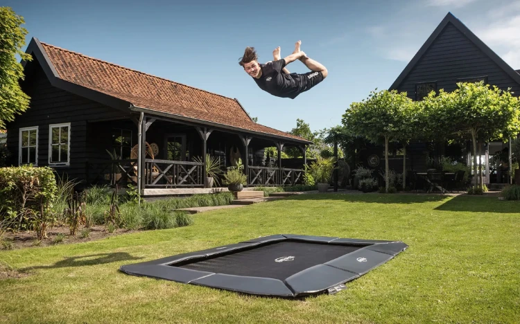 BERG_Ultim_Champion_FlatGround_M1.webp