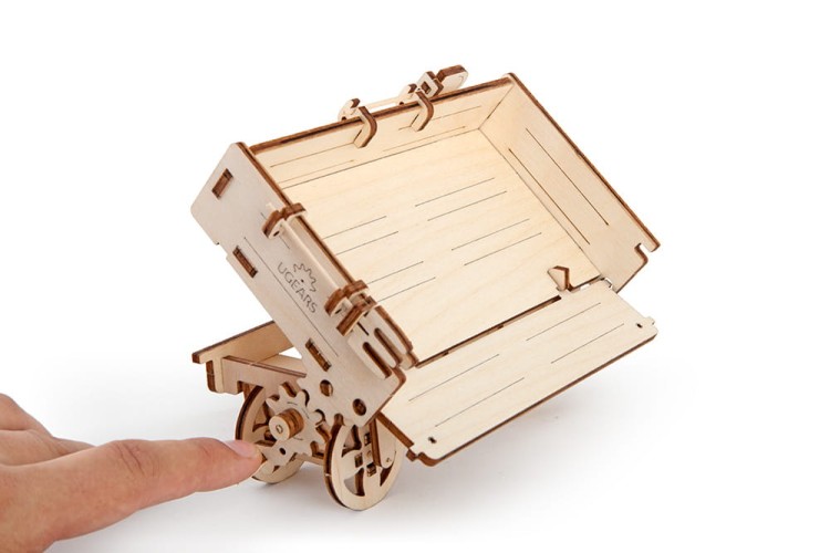 Model Trailer Ugears 2.jpg