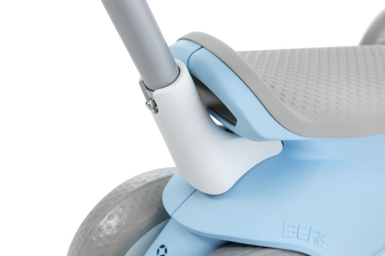 BERG_GO2_Blue_+_BERG_Push_Handle_detail.png