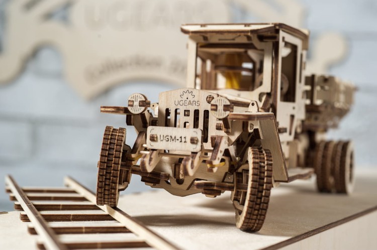 Model Truck UGM 11 Ugears 06.jpg