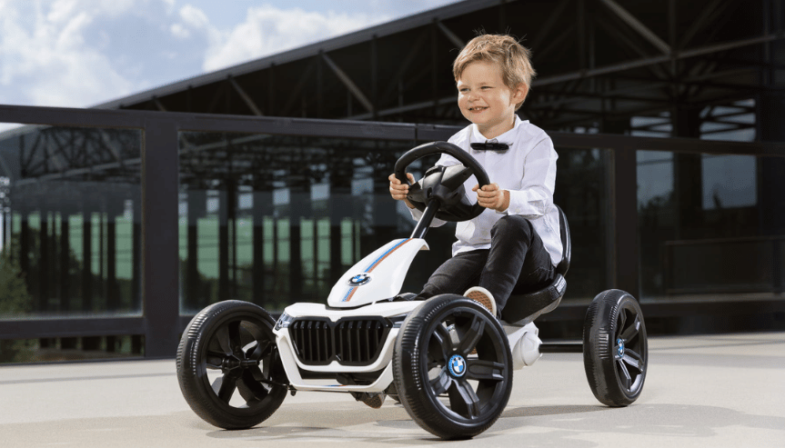 chłopiec jadący gokartem berg reppy bmw